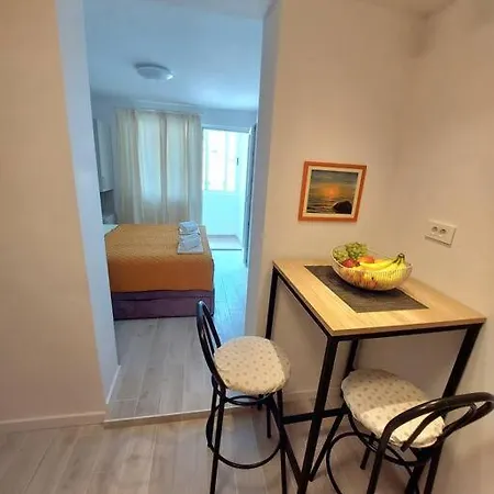 City Beach Apartment דירה מאקרסקה