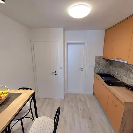 City Beach Apartment 아파트 마카르스카